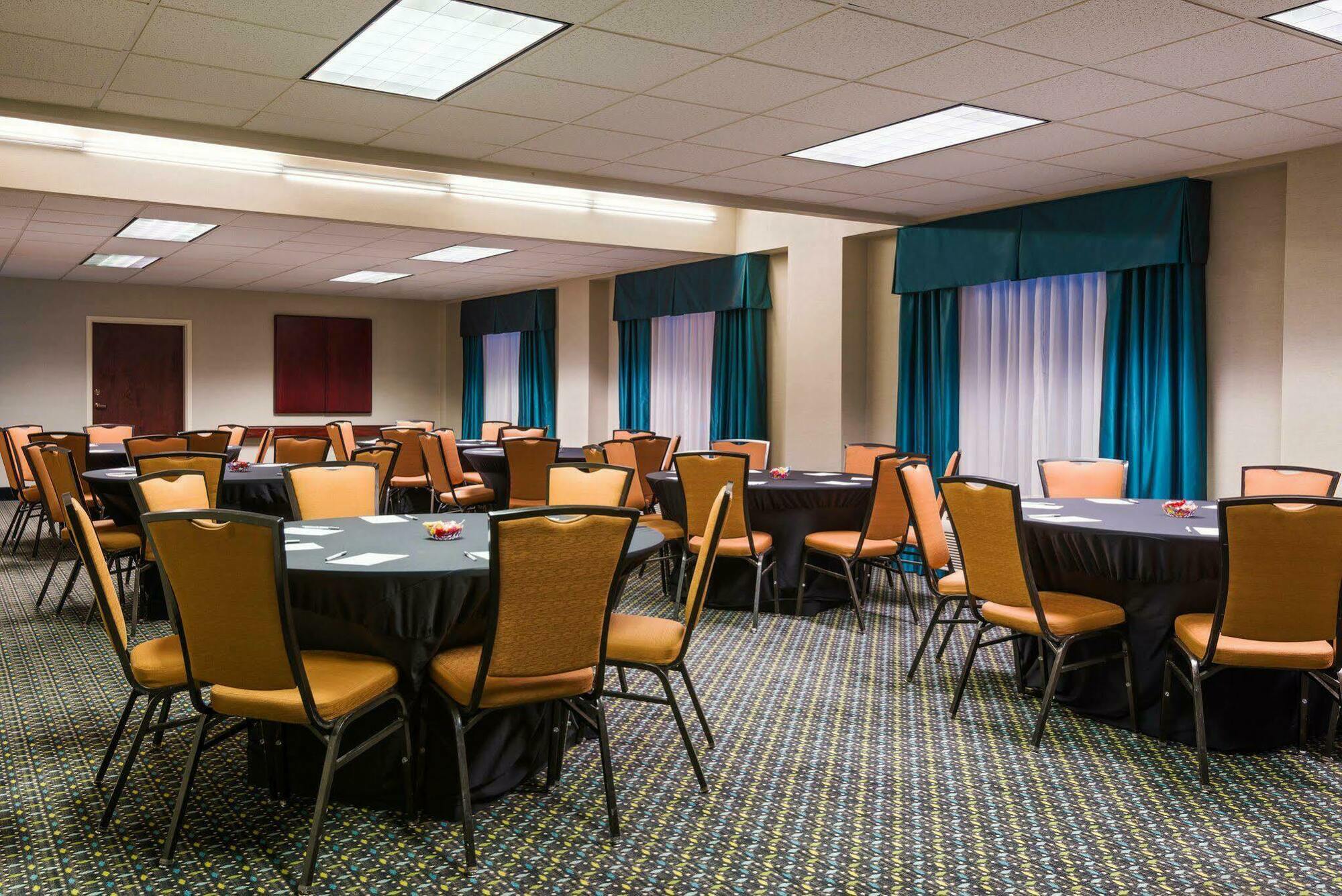 Hampton Atlanta Perimeter Center 3*